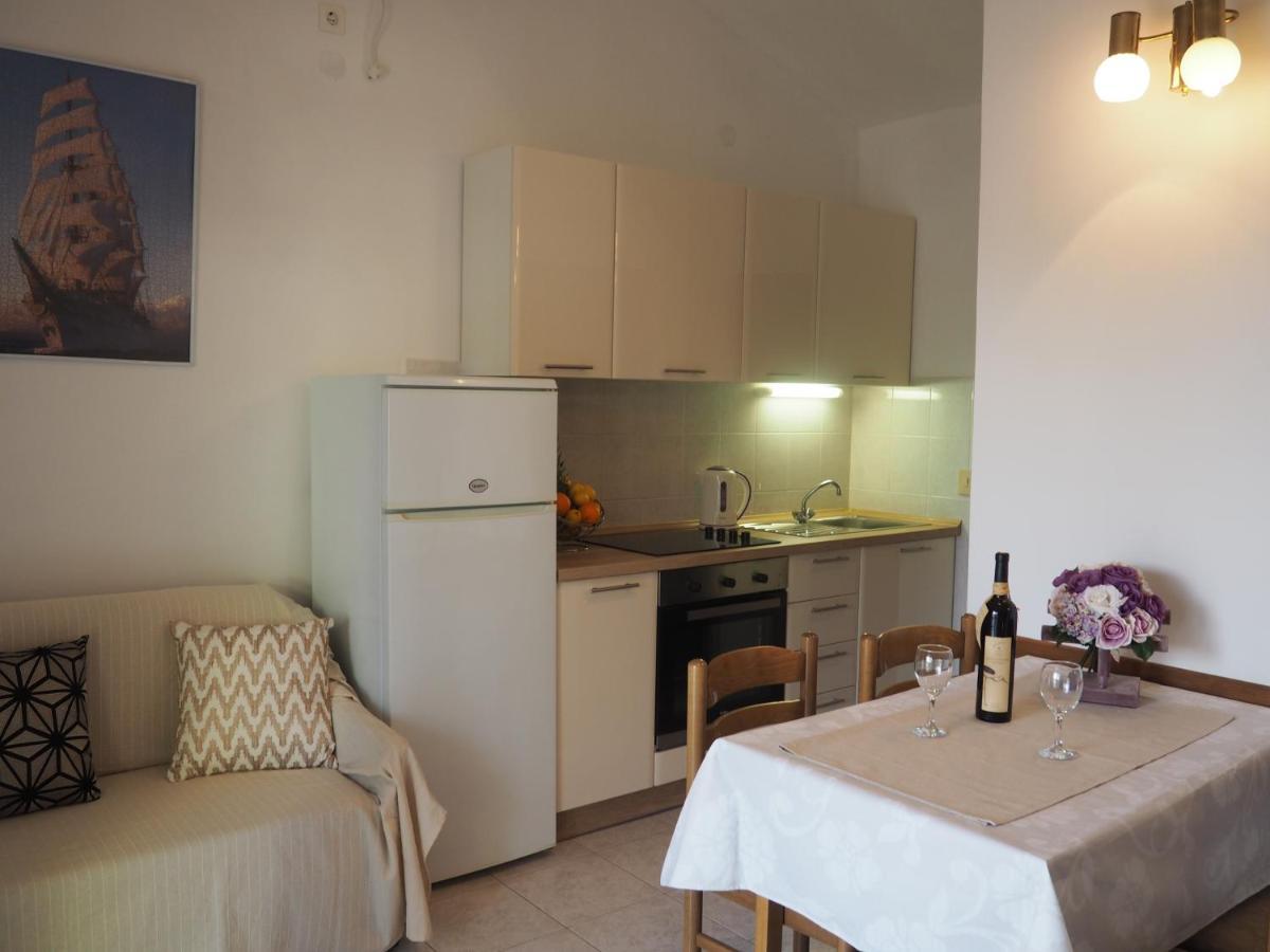 Apartments By The Sea Sevid, Trogir - 11505 Экстерьер фото