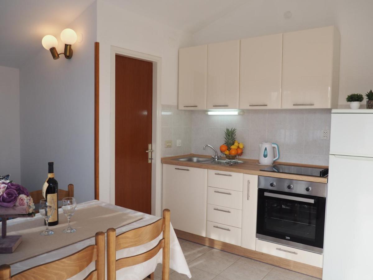 Apartments By The Sea Sevid, Trogir - 11505 Экстерьер фото